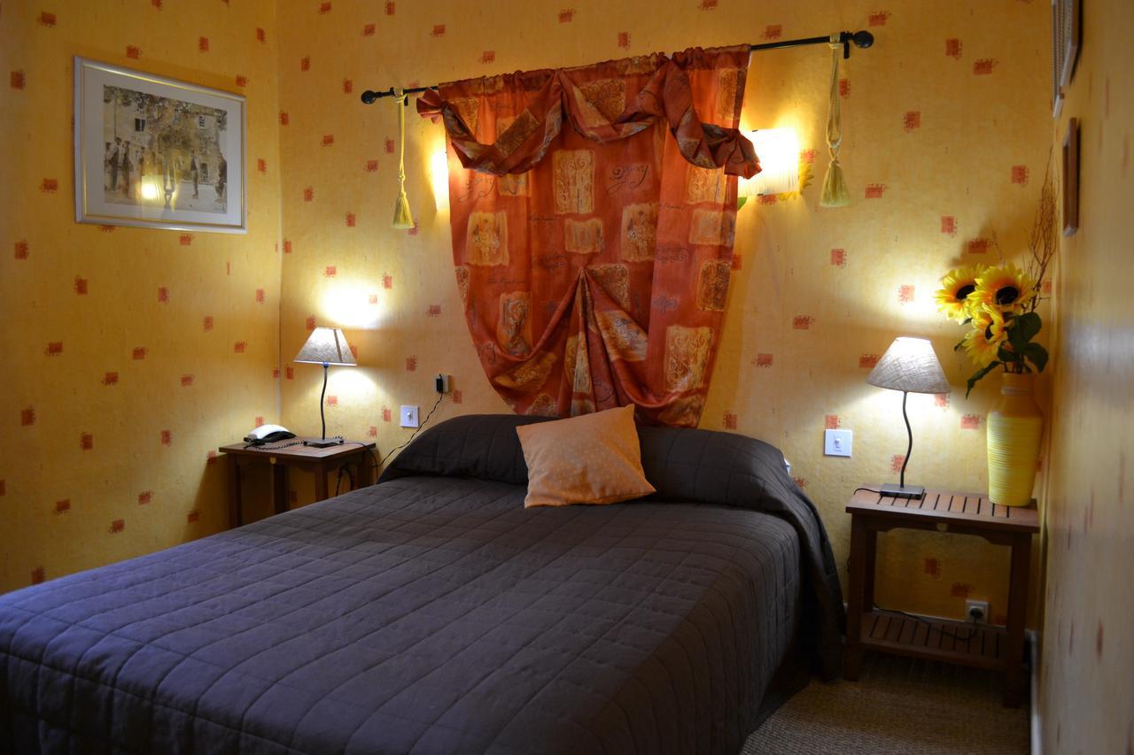 Logis Le Relais Sarrasin Hotel Vezenobres Quarto foto